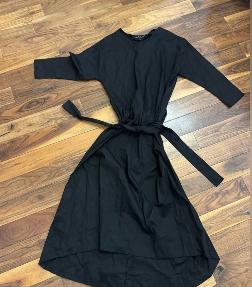 House of Lancry Modest Midi Dress Black in Size Small